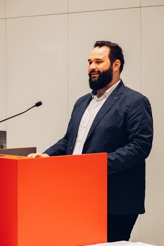 Unterhaltsam, aber auch nachdenklich: die Absolventenrede von Jonas Weinandy.